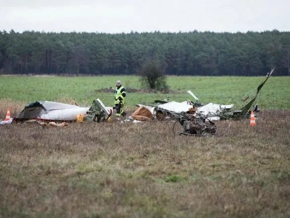 Самолет упал на поле в Германии, двое погибших