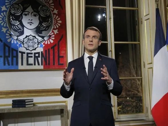 Президент Франції закликав громадян активно брати участь в національних дебатах