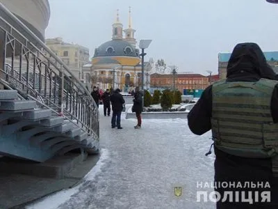 В центре Киева прохожего приковали наручниками и ограбили