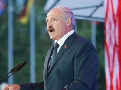 Лукашенко заявил об угрозах суверенитета Беларуси с Востока и Запада