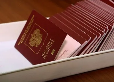 В РФ хотят принимать на госслужбу украинцев с российскими паспортами