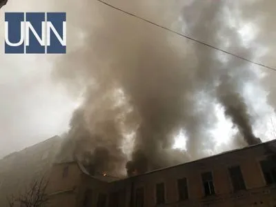 Пожар в правительственном квартале: соседние здания эвакуируют