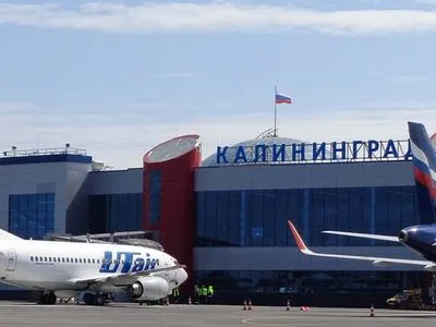 У Росії літак під час посадки зачепив крилом трап
