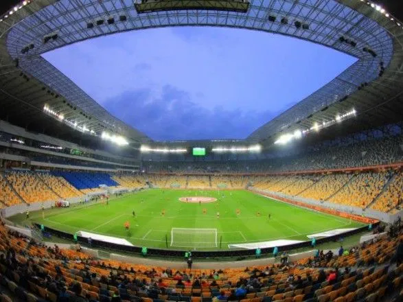 na-stadioni-arena-lviv-onovlyat-gazonne-pokrittya
