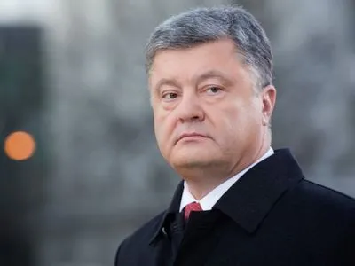 Президент: в Україні найбільше довіряють армії та церкві