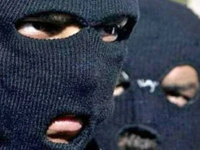 В Харкові двоє невідомих в масках скоїли напад на офіцера Нацполіції