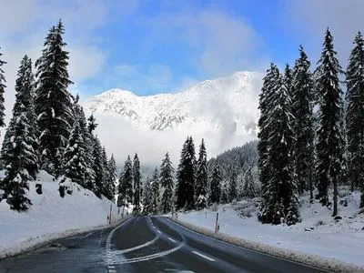 На дорогах в Альпах ограничили движение из-за непогоды