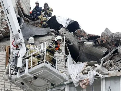 Число погибших в результате взрыва газа в жилом доме в РФ возросло до 5