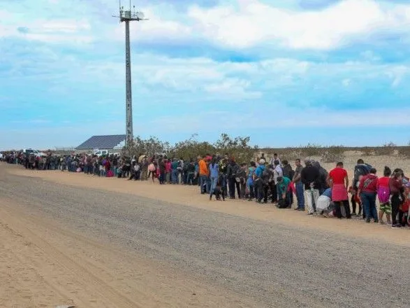 Благодаря подкопу на границе сотни мигрантов попали в США