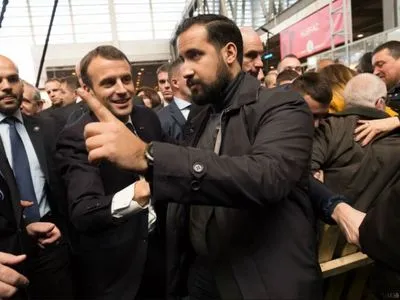 Власти Франции выдвинули обвинение бывшему помощнику Макрона
