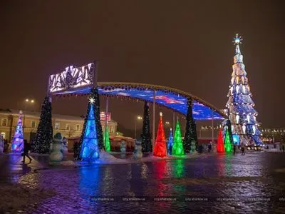 Главную елку Харькова признали самой высокой в Украине