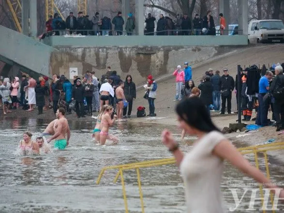 На Крещение киевлянам в Гидропарке предложат освященную воду