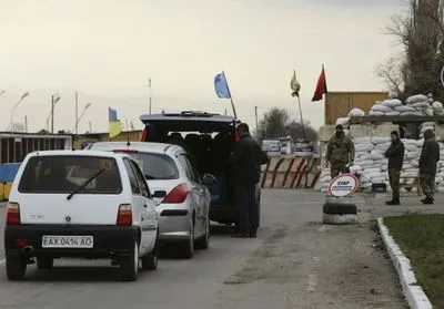 В очередях на КПВВ на Донбассе собралось более 300 авто