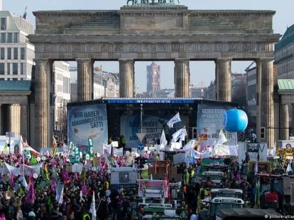 Тисячі фермерів вийшли у Берліні на демонстрацію