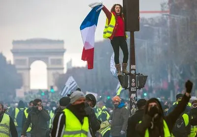 Во Франции продолжаются задержания протестующих