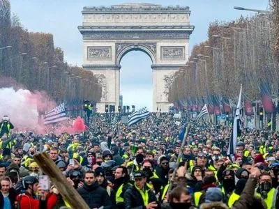 Полиция задержала 12 участников протеста в Париже