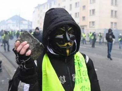 Во Франции началась 10-я волна протестов "желтых жилетов"
