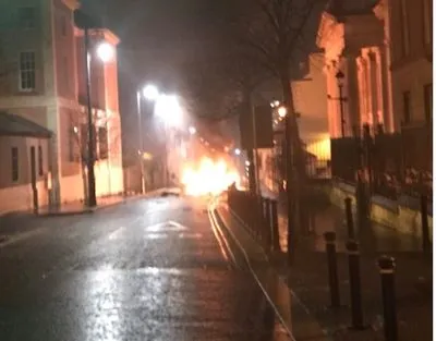 Появилось видео взрыва автомобиля возле суда в Северной Ирландии