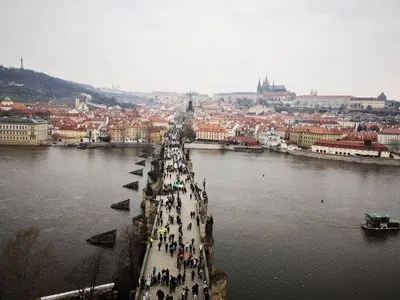 Украинцы образовали живую цепь Соборности в Праге