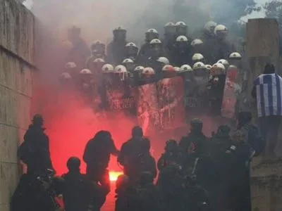 В Греции в результате драки с активистами пострадали 10 правоохранителей