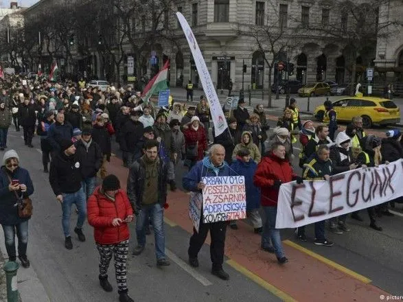 В Будапеште снова проходят демонстрации против "закона о рабстве"