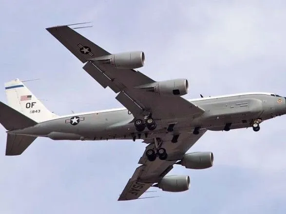 Разведывательный самолет США осуществляет облет вблизи оккупированного Крыма