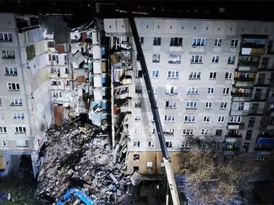 В Магнитогорске обвалилась часть подъезда, что пострадал во время взрыва
