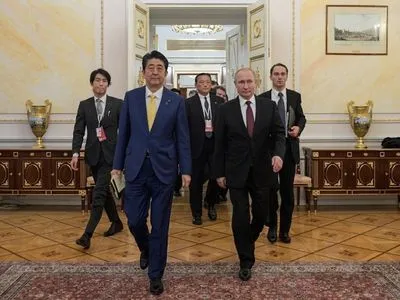 МИД Японии: на встрече с Путиным поднималась тема южных Курил