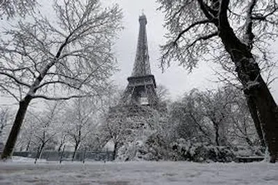 Францию накрыла снежная буря