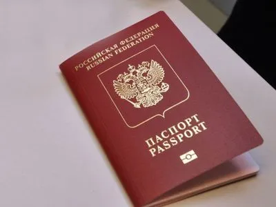 Донецького посадовця з паспортом РФ впіймали на шахрайстві і хабарах