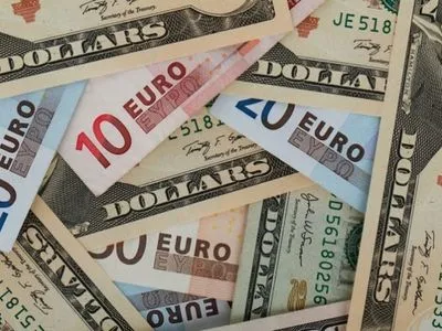 НБУ понизил курс евро и доллара на 24 января
