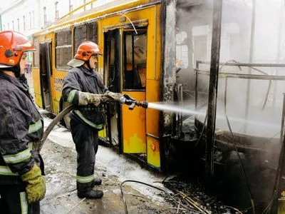 У центрі Тернополя загорівся тролейбус
