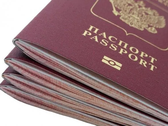 Росіян можуть пускати до України лише за біометричними паспортами