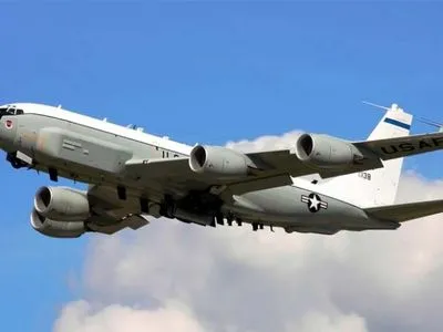 Разведывательный самолет США патрулирует побережье вблизи оккупированного Крыма