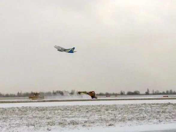 Аэропорты Киева несмотря на непогоду работают в штатном режиме