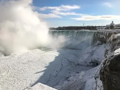 Ніагарський водоспад частково замерз через сильні морози