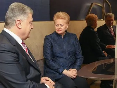 Порошенко и Грибаускайте обсудили противодействие вмешательству РФ в выборы