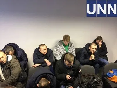 На приговор по делу Януковича пришла организованная группа "граждан Украины"