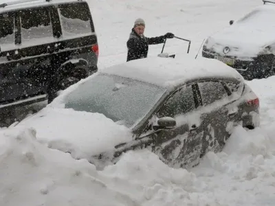 Из снежной ловушки вытащили около 650 человек в автомобилях