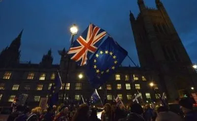 На границе Ирландии собрались сотни протестующих из-за Brexit