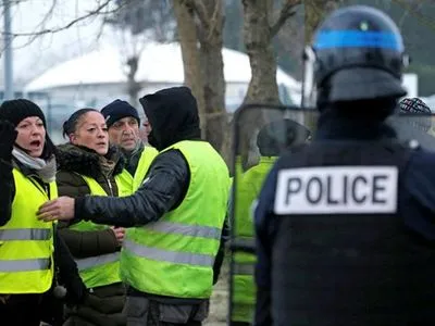 Полиция задержала более 220 участников акции "желтых жилетов" во Франции