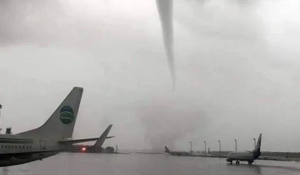 u-turechchini-tornado-poshkodiv-litaki-u-mizhnarodnomu-aeroportu