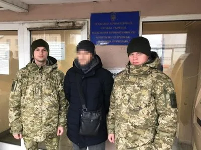 Иностранца из Украины выдворили на пароме