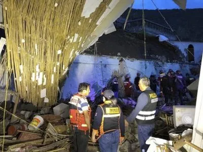В Перу во время свадьбы обрушилась стена отеля: 15 погибших