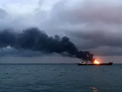 В Росії розповіли що призвело до пожежі кораблів у Чорному морі