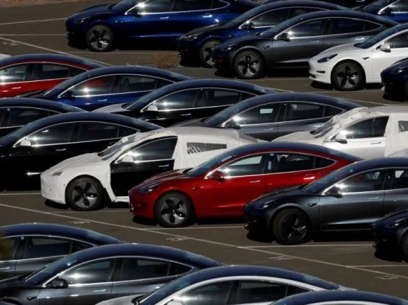 Автомобілі Tesla відлякуватимуть крадіїв музикою Баха