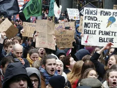 В Брюсселе на марш вышли 70 тысяч защитников климата