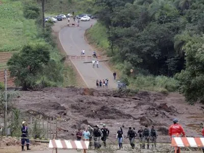 Спасательные работы на месте прорыва дамбы в Бразилии были приостановлены