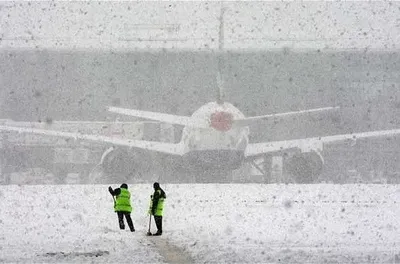 Из-за непогоды в аэропорту Харькова отменяют и задерживают рейсы