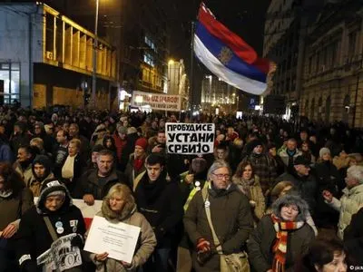 Тысячи сербов требовали отставки президента Вучич